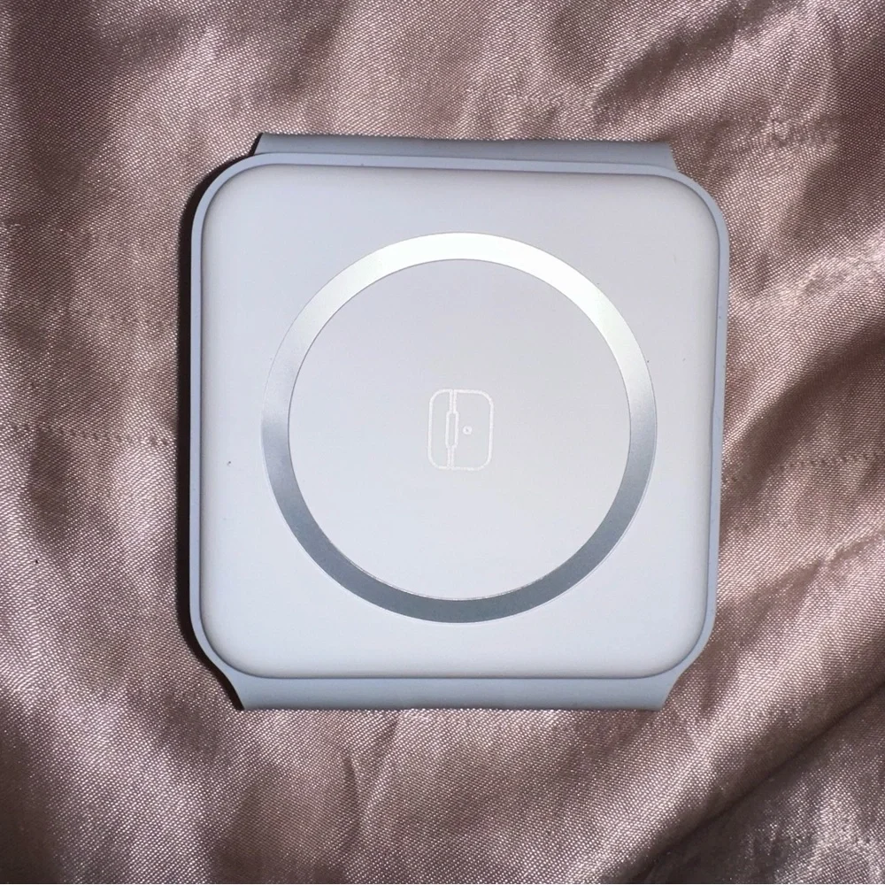 NIB Wireless 3 In 1 Charging Station For apple Watch, Airpods & iPhone 12-14